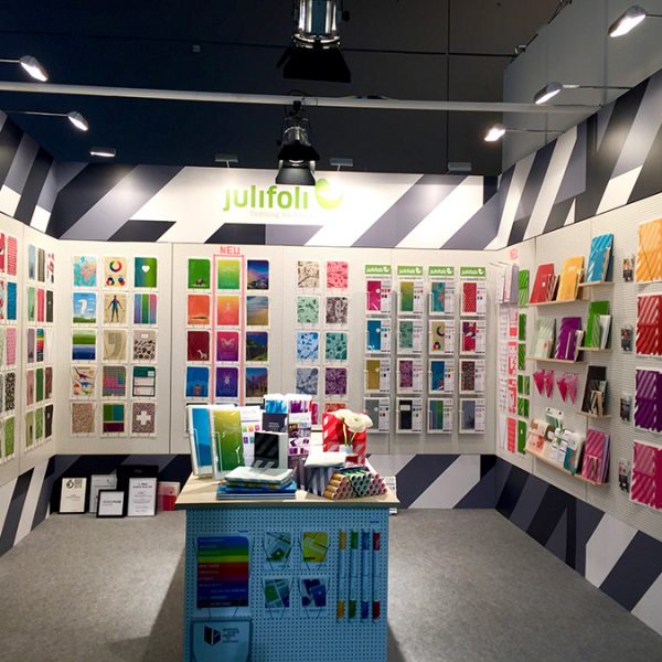 Paperworld 2017 – JuliFoli launcht Bookshirts Paperworld 2017 - JuliFoli launcht Bookshirts